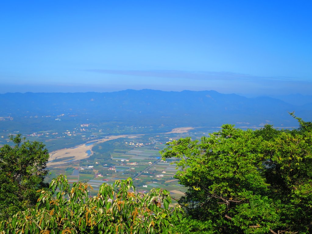 【高雄美濃】月光山稜線縱走，風光旖旎，展望無敵，宛如世外桃源_2428408