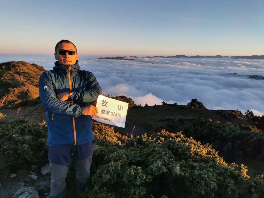 近臨雲海滿佈的干卓萬群峰-10/9~11_1139223