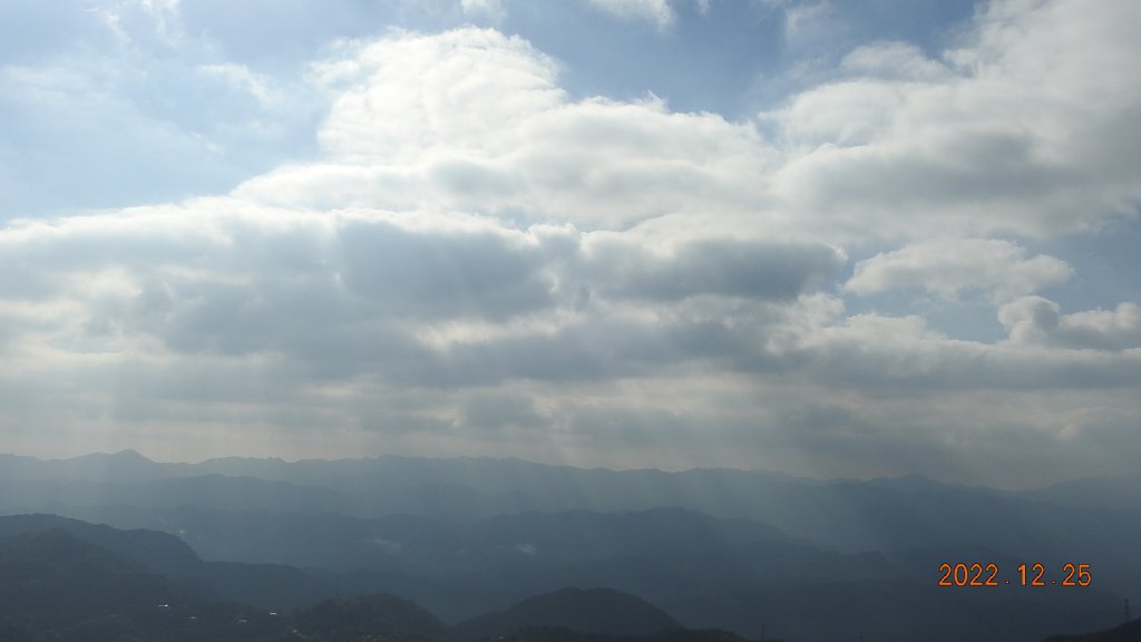只追到雲海的尾巴+斜射光(上帝光)&112/1/26石碇花園公墓賞日出_1967191