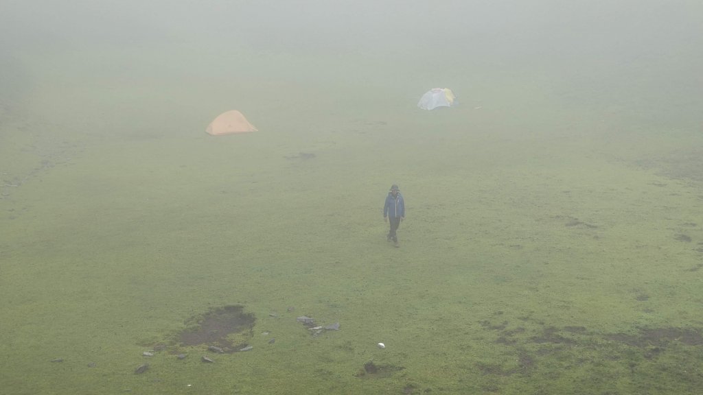 白石安東軍高山湖泊草原，空靈幽靜。_1756875