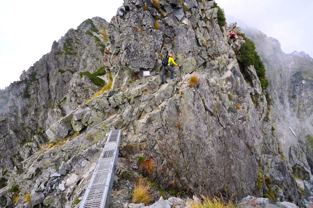 走在上帝翻落的調色盤上日本劍岳與立山連峰的山遊記_2954089