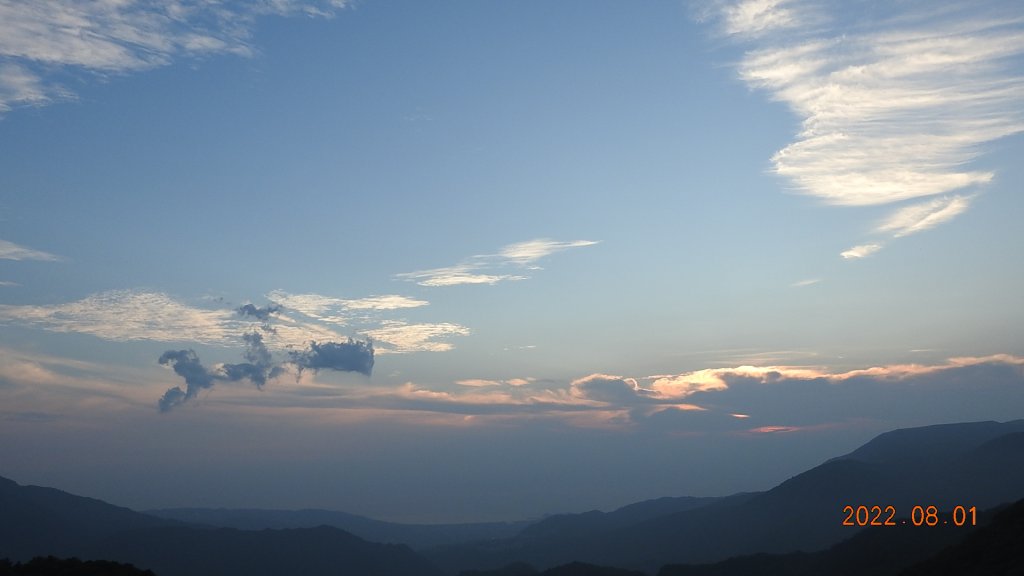 山中何所有，嶺上多白雲。只可自怡悅，不堪持贈君。_1787119