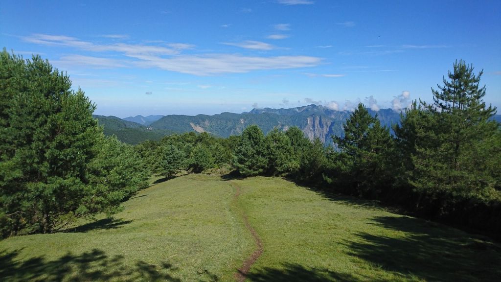 麟趾山、鹿林山、鹿林山前峰下鹿林山莊_385831