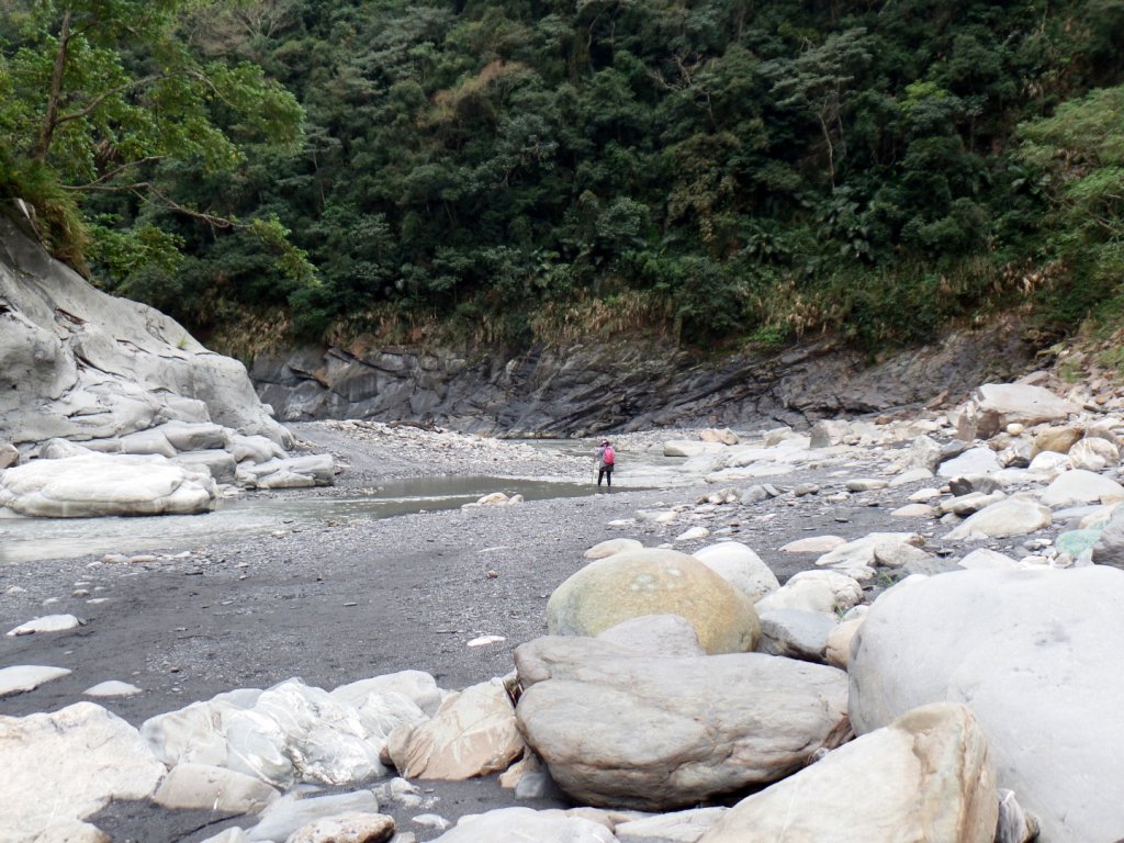 武界一線天～徒步感受大自然的美_882381