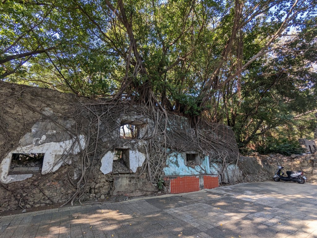 蓮池潭環潭漫步：孔廟、北極玄天上帝、春秋閣、五里亭、龍虎塔_1965983