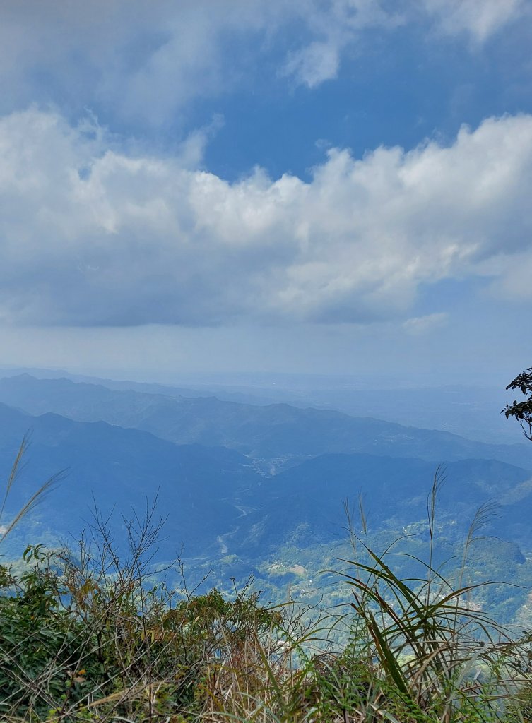 111/03/13新竹五峰天際線：鵝公髻山(第一登山口上、山上人家下)_1649549