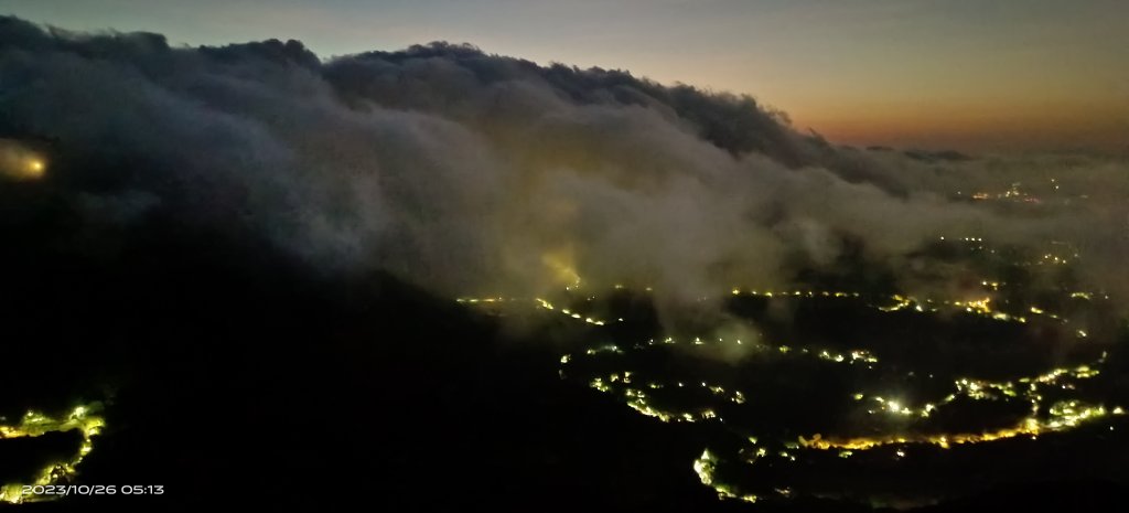 大屯山夜景/晨曦/日出/雲瀑/芒花&小觀音山西峰雲瀑10/26 & 11/1封面圖