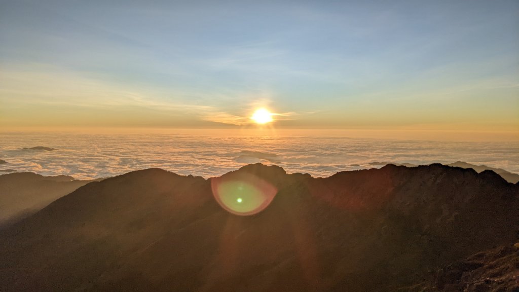 八通關上玉山群峰朝陽晚霞雲（ 無前西北三峰)封面圖