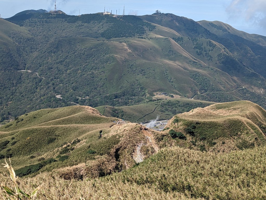 冬日好天氣走苗圃線登七星山。下小油坑及環七星山人車分道_1993440