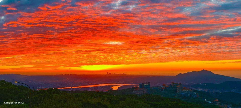 #夕陽 #火燒雲 #猴崁古道 #草山觀瀑吊橋 #住六公園 12/23封面圖