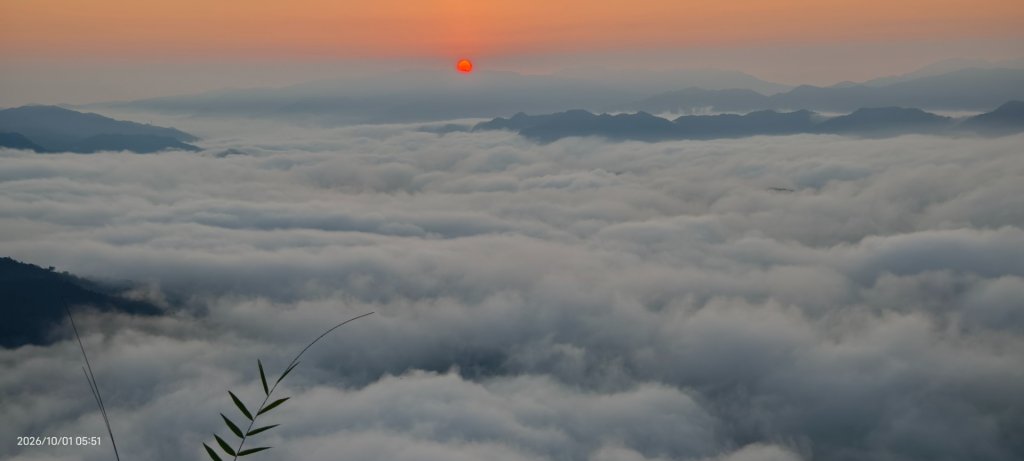 #石碇後山 #霞光 #日出 #紅蛋 #雲海 #赤腳蘭山 #670峰 10/1封面圖