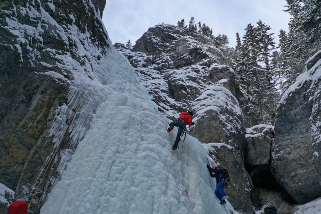 Ice climbing in canada banff_525572