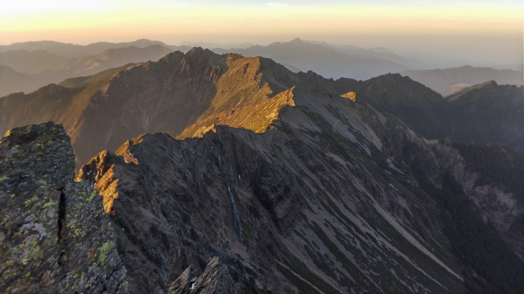 玉山主峰封面圖