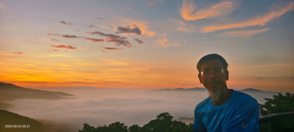 跟著雲海達人山友追雲趣 #獵狸尖 #琉璃光 #雲海 #雲海流瀑 #日出 8/2封面圖