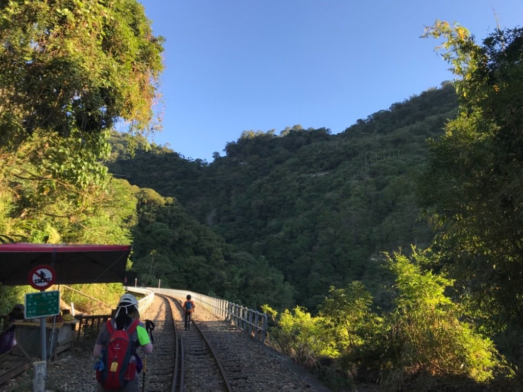 樟腦寮車站上獨立山奉天岩泡茶煮泡麵大巃頂看群峰美景_469694