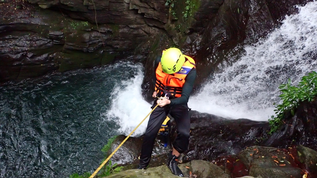 梅花溪溯行-梅花瀑布垂降、跳水趣_57631