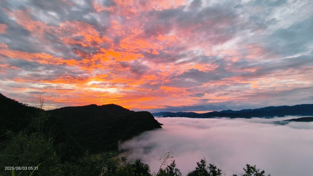 石碇趴趴走追雲趣 #二格山 #琉璃光 #雲海流瀑 #火燒雲 #雲海 #雲海 8/3 & 4_2850370