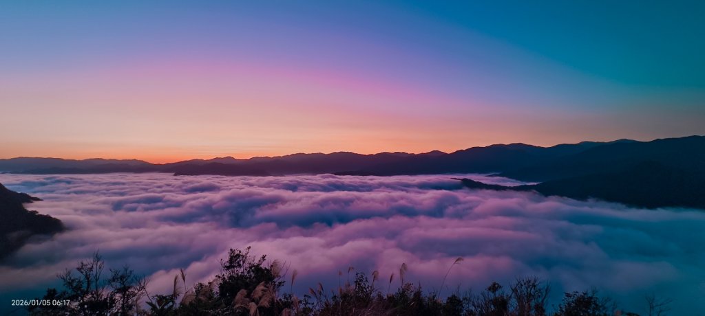 #新店四十份 #翡翠水庫壩頂 #覺真宮 #雲海 #日出 #雲瀑 #霧虹 1/5_2977229