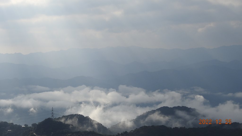 只追到雲海的尾巴+斜射光(上帝光)&112/1/26石碇花園公墓賞日出_1967164