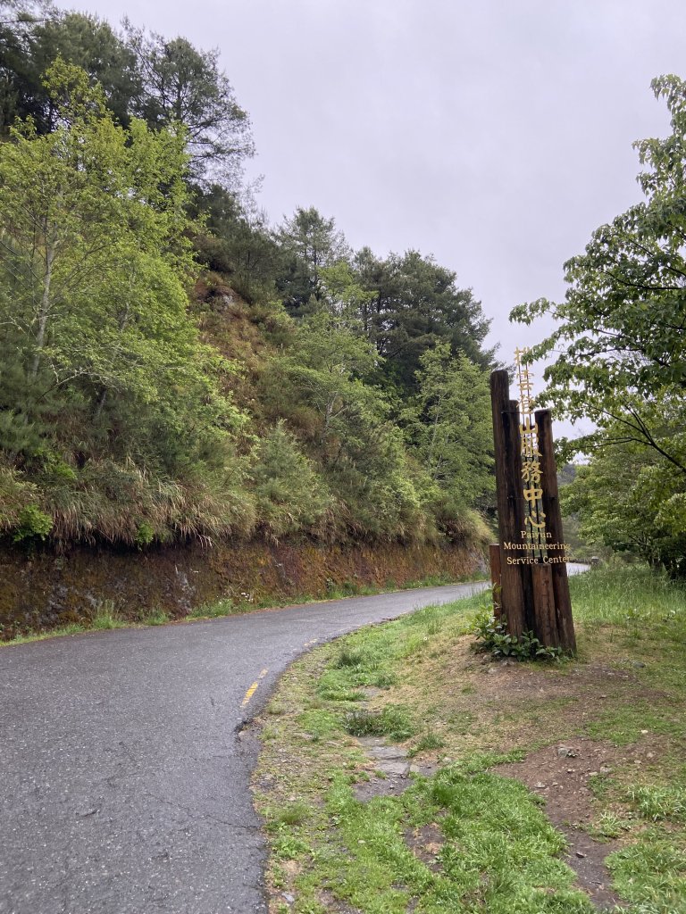 20230515-16玉山前西峰+遠望雨中的主東北_2436631