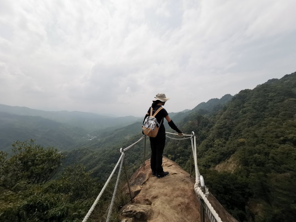 五寮尖。獨立峰封面圖