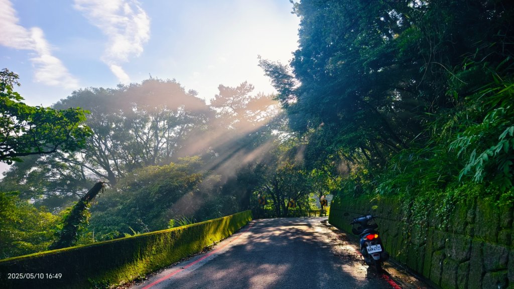 跟著雲海達人山友追雲趣 #琉璃光雲海 #火燒雲雲海 5/9_2784033