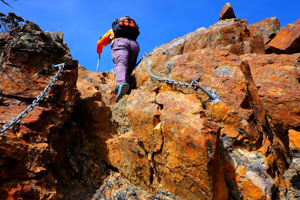 石頭堆疊成的百岳...玉山東峰_175812