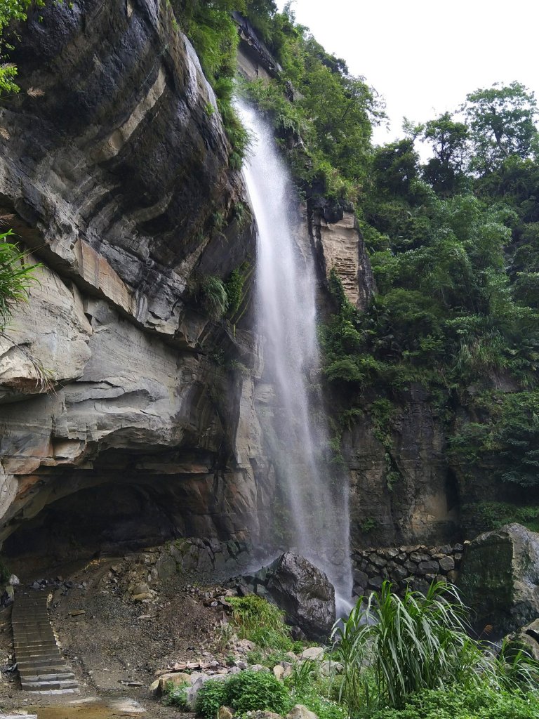 雲林古坑~彷若從天而降的飛瀑。草嶺水濂洞封面圖