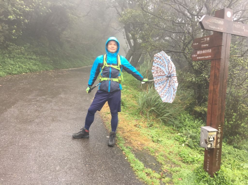 沾了一身泥濘也不悔的走過大屯山系五連峰_295127