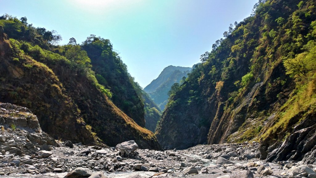 徒步32K勇闖哈尤溪～七彩岩壁_562832