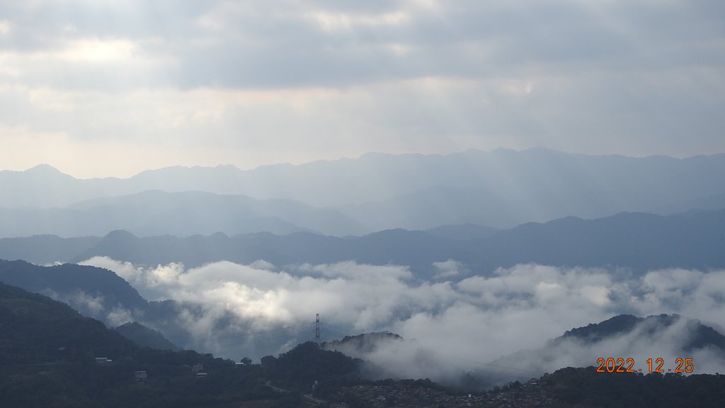 只追到雲海的尾巴+斜射光(上帝光)&112/1/26石碇花園公墓賞日出_1967146