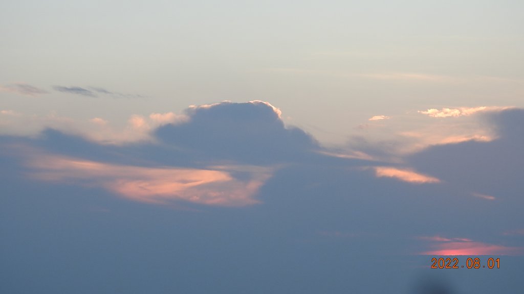 山中何所有，嶺上多白雲。只可自怡悅，不堪持贈君。_1787073