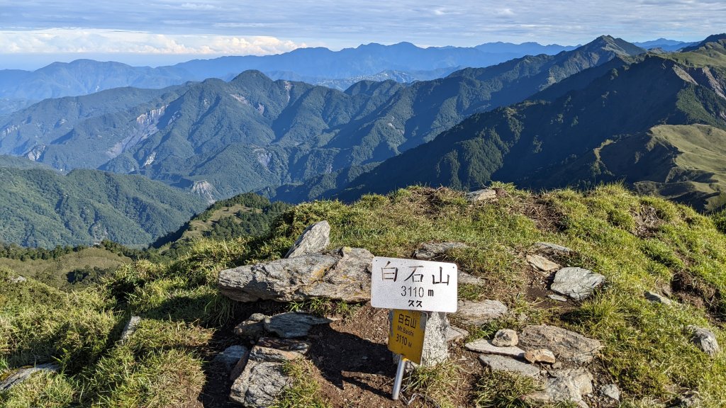 白石安東軍高山湖泊草原，空靈幽靜。_1756844