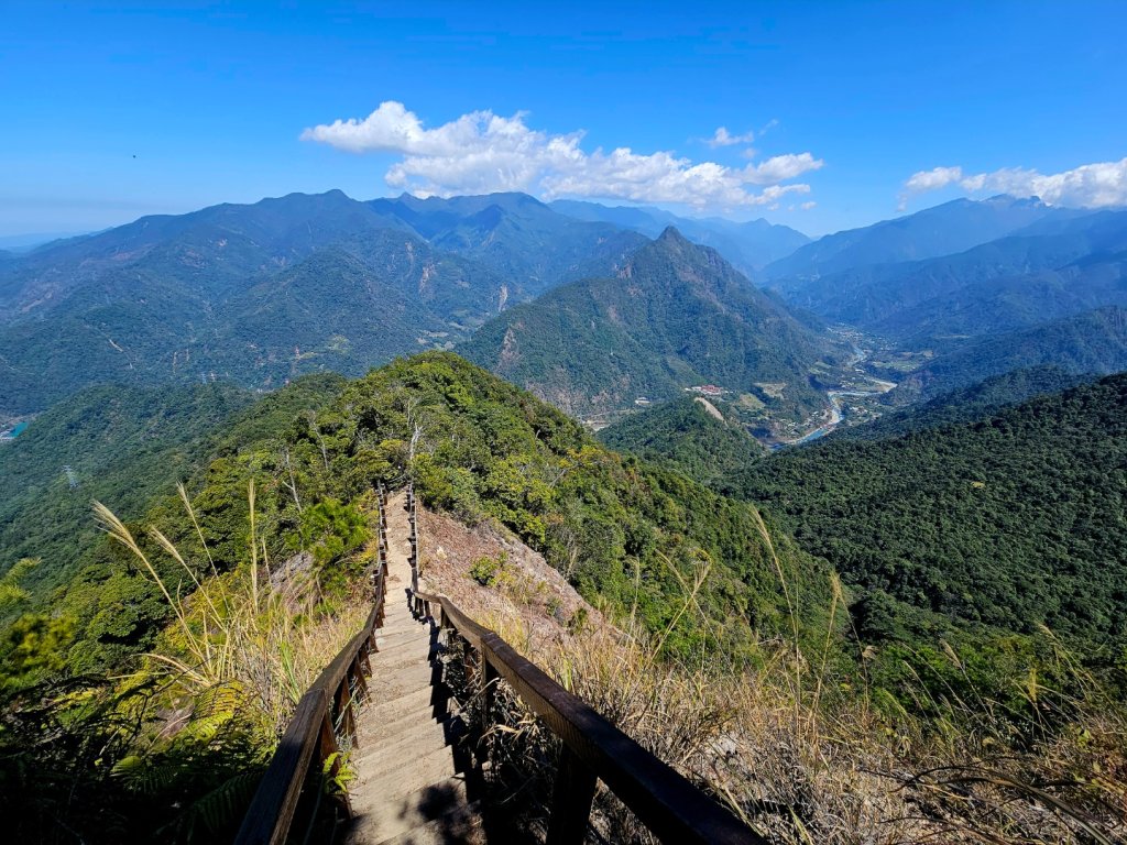 白毛山-谷關七雄(老六)封面圖