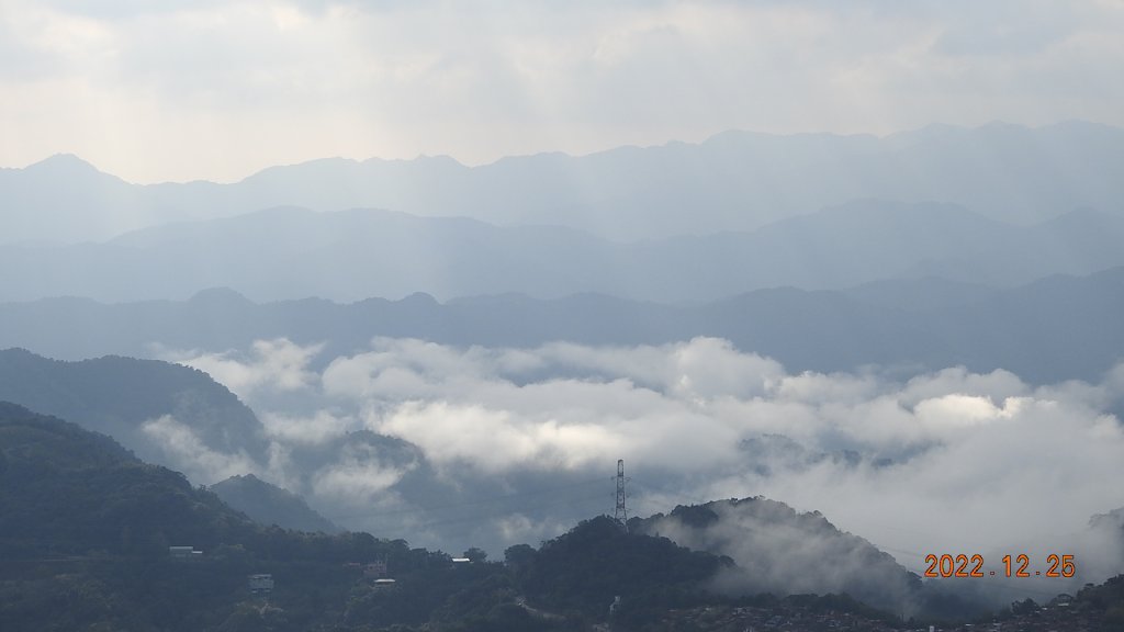 只追到雲海的尾巴+斜射光(上帝光)&112/1/26石碇花園公墓賞日出_1967154
