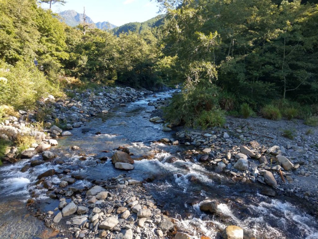 雪山東峰封面圖