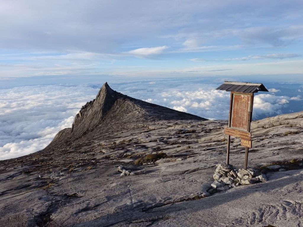 Gunung Kinabalu 神山封面圖