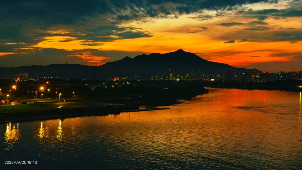 五色鳥和鐘萼木&夕陽晚霞 4/20封面圖