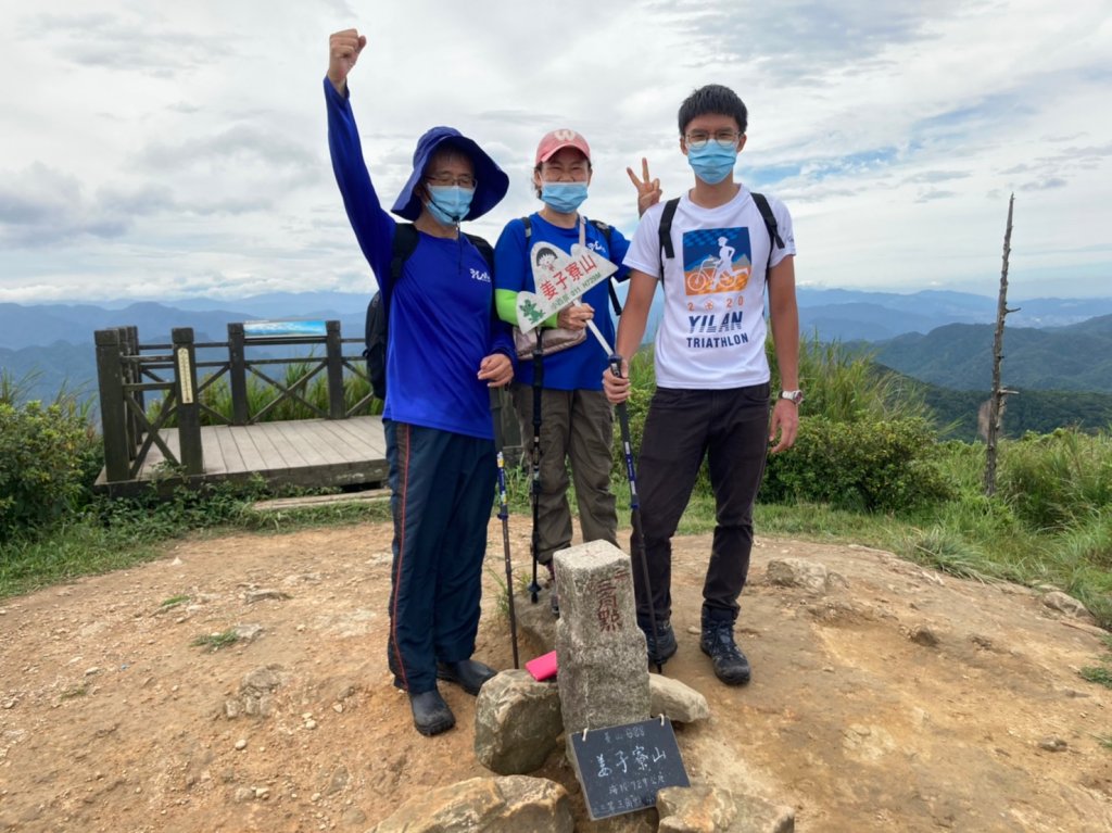 【小百岳集起來】#011 姜子寮山, 又稱“三角架山”, H729m封面圖