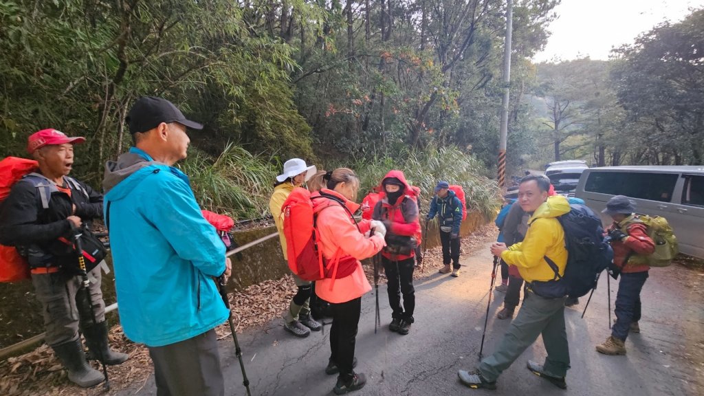 奇萊南峰，海拔標高3358m#五星級豪華山屋_天池山莊 #天池山莊的紫色雲海、藍綠天空、皎潔明月_2366348
