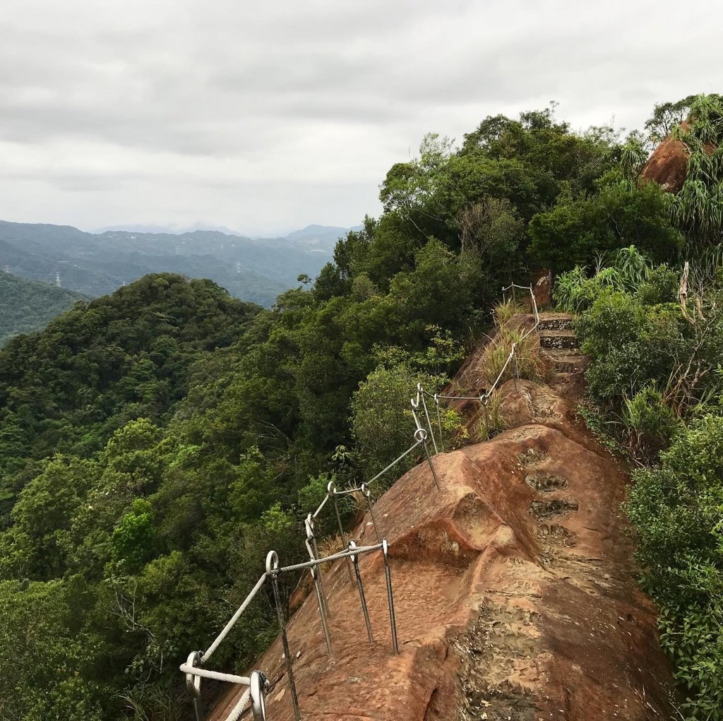 皇帝殿東西峰封面圖