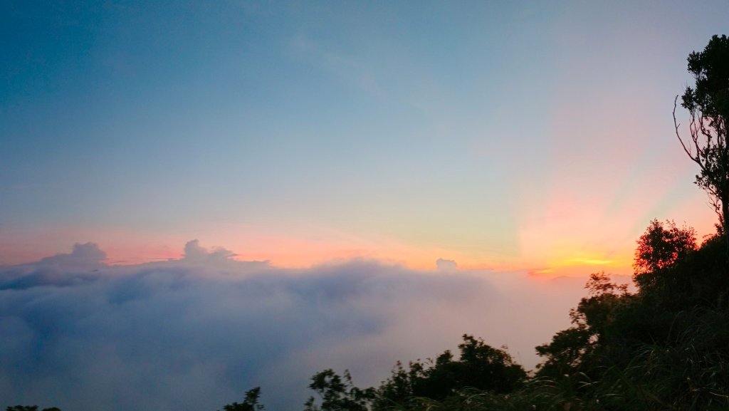 北宜郊山之濫觴 #琉璃光雲瀑 #琉璃光雲海 #霞光雲海 #日出雲海 #觀音圈雲海 8/8封面圖