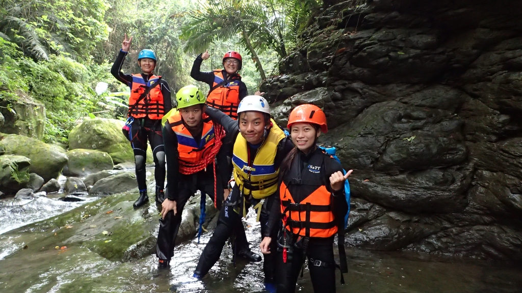 梅花溪溯行-梅花瀑布垂降、跳水趣_57734