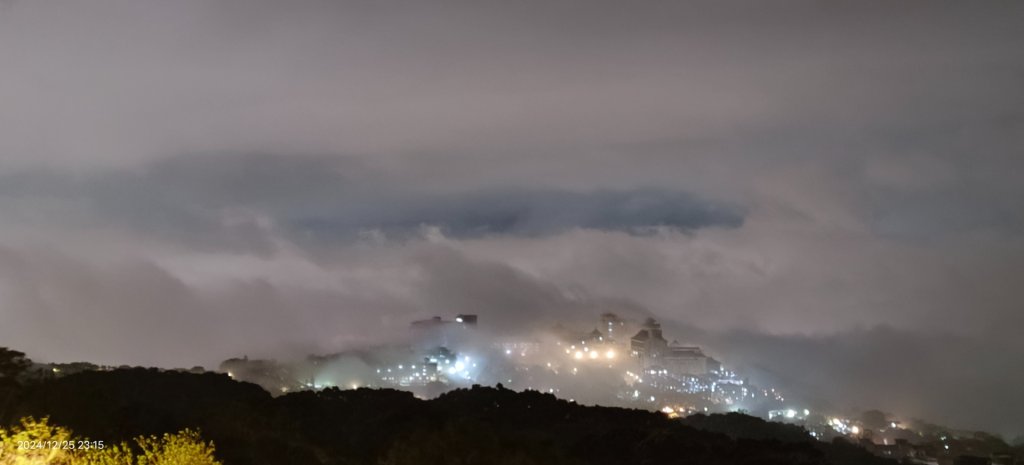 大屯山差強人意 #琉璃光 #火燒雲 #日出 #雲海 12/11_2676577