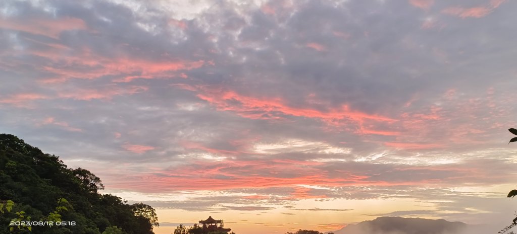 永遠看不膩的二格山藍天綠地雲海流瀑+日出火燒雲8/12&13陽明山流星雨夜空_2245435