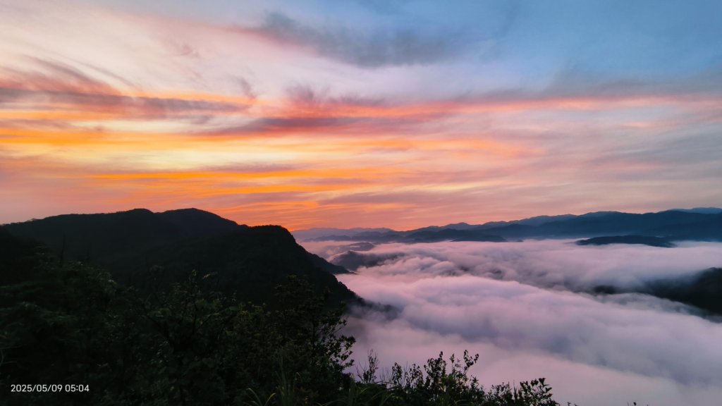跟著雲海達人山友追雲趣 #琉璃光雲海 #火燒雲雲海 5/9_2782995