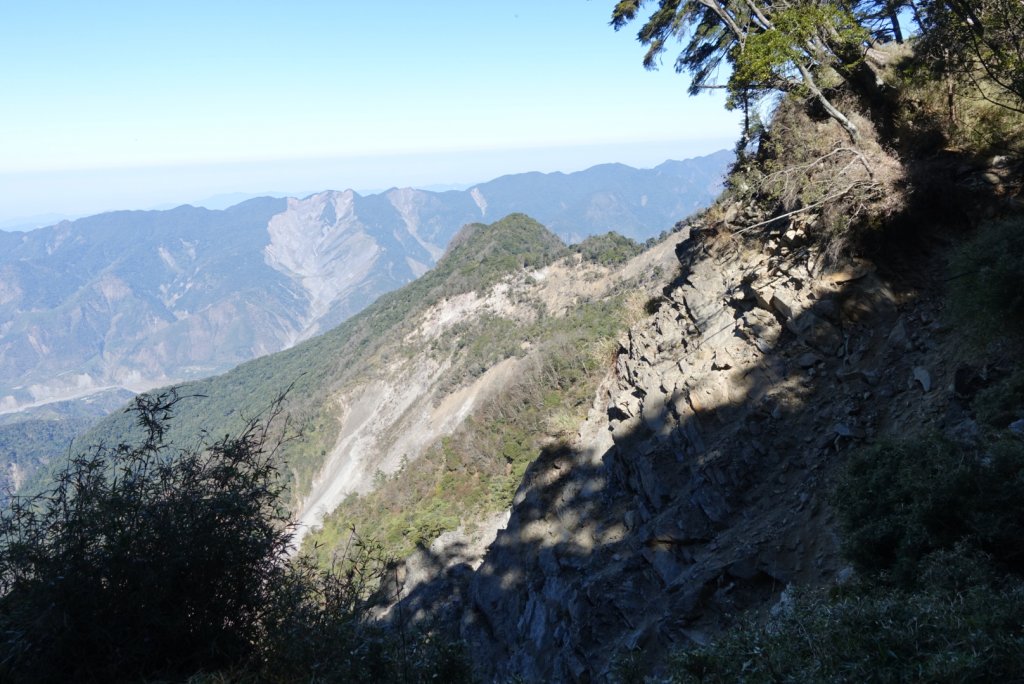 小關山林道上斯拉巴庫山_1285130