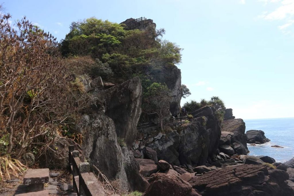 〔頭城〕北關海潮公園 一線天。單面山 豆腐岩 小海岬 巖頂。不可思議 古砲竟然不見了_2259111