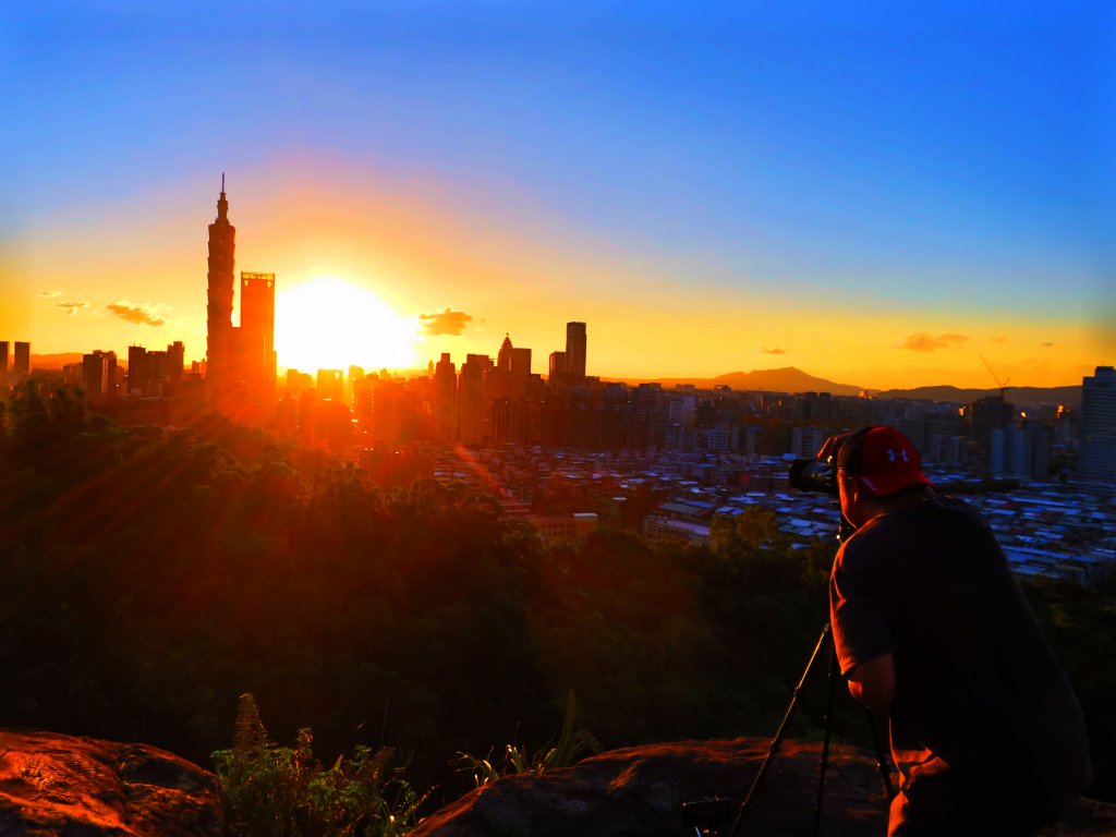 輕鬆的賞月步道:登虎山賞夕陽霞光及明月封面圖