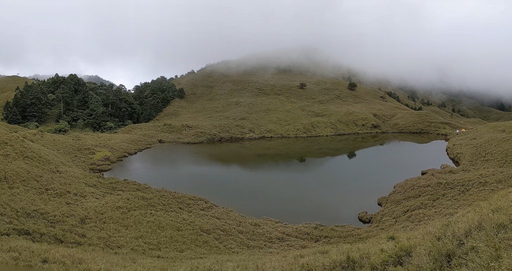 白石安東軍高山湖泊草原，空靈幽靜。_1756747